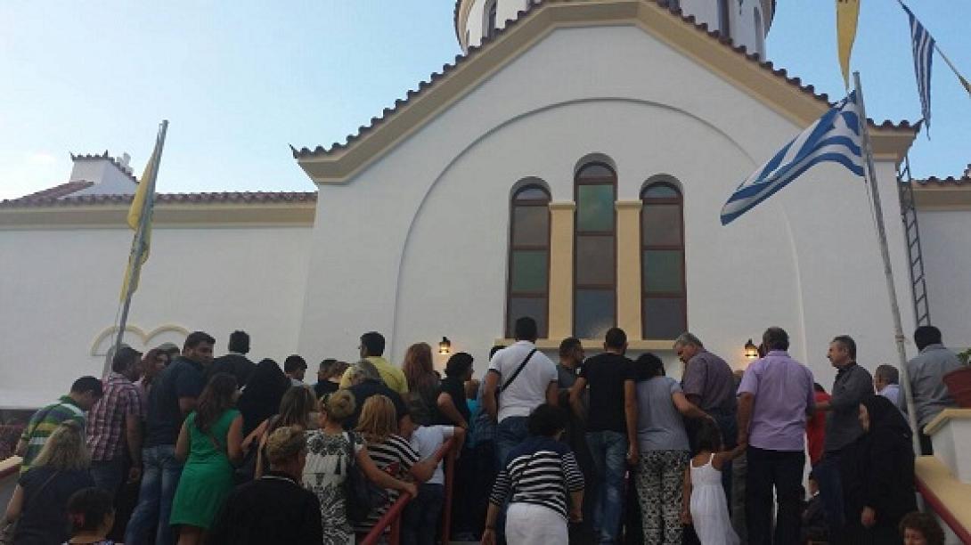 'Ενα κερί στη χάρη της Αγίας Μαρίνας στη Βόννη