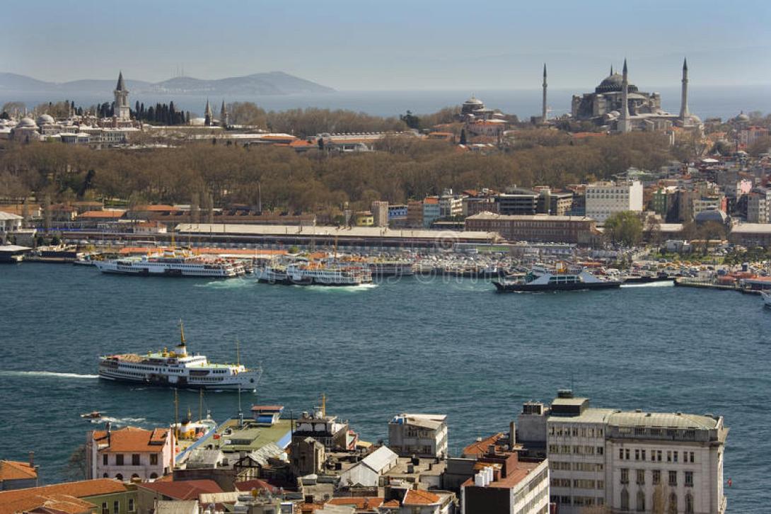 Βόσπορος: Πλοίο προσέκρουσε στην ακτή.jpg