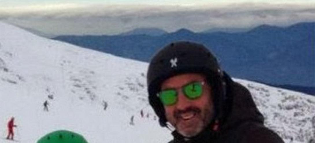 Ο Βουλγαράκης πέταξε τα κοστούμια και υιοθέτησε το... αξύριστο λουκ