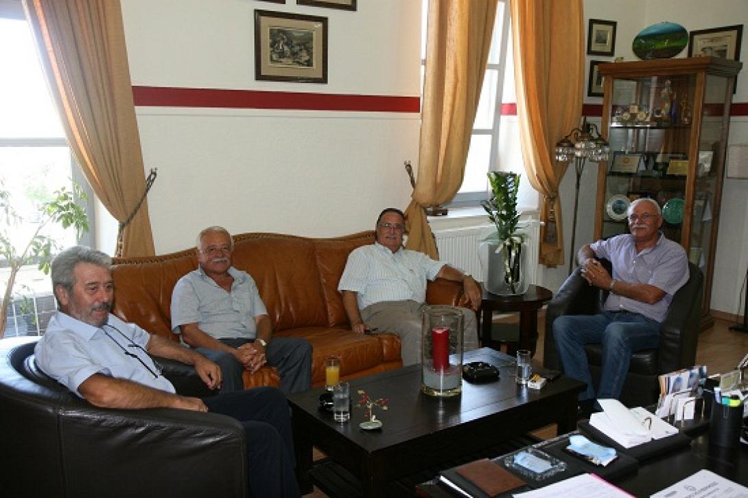 Στον Αντιπεριφερειάρχη Χανίων ο πρόεδρος του Παγκοσμίου Συμβουλίου Κρητών