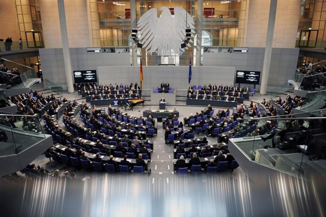 "Ναι" από τη Bundestag στην παράταση του ελληνικού προγράμματος