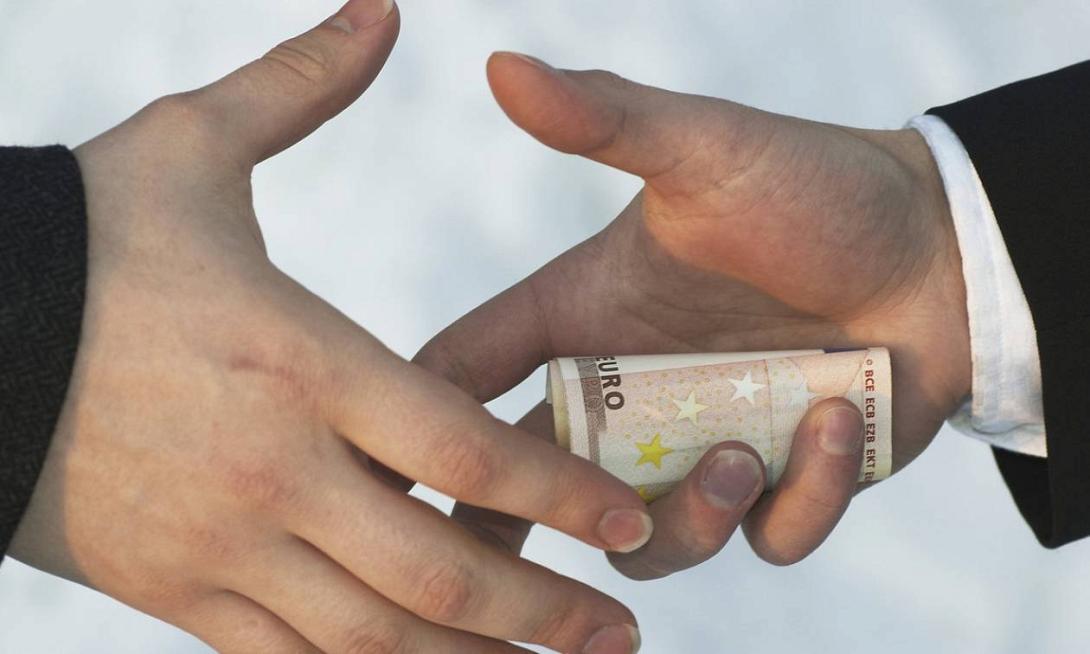 βρωμικο χρημα