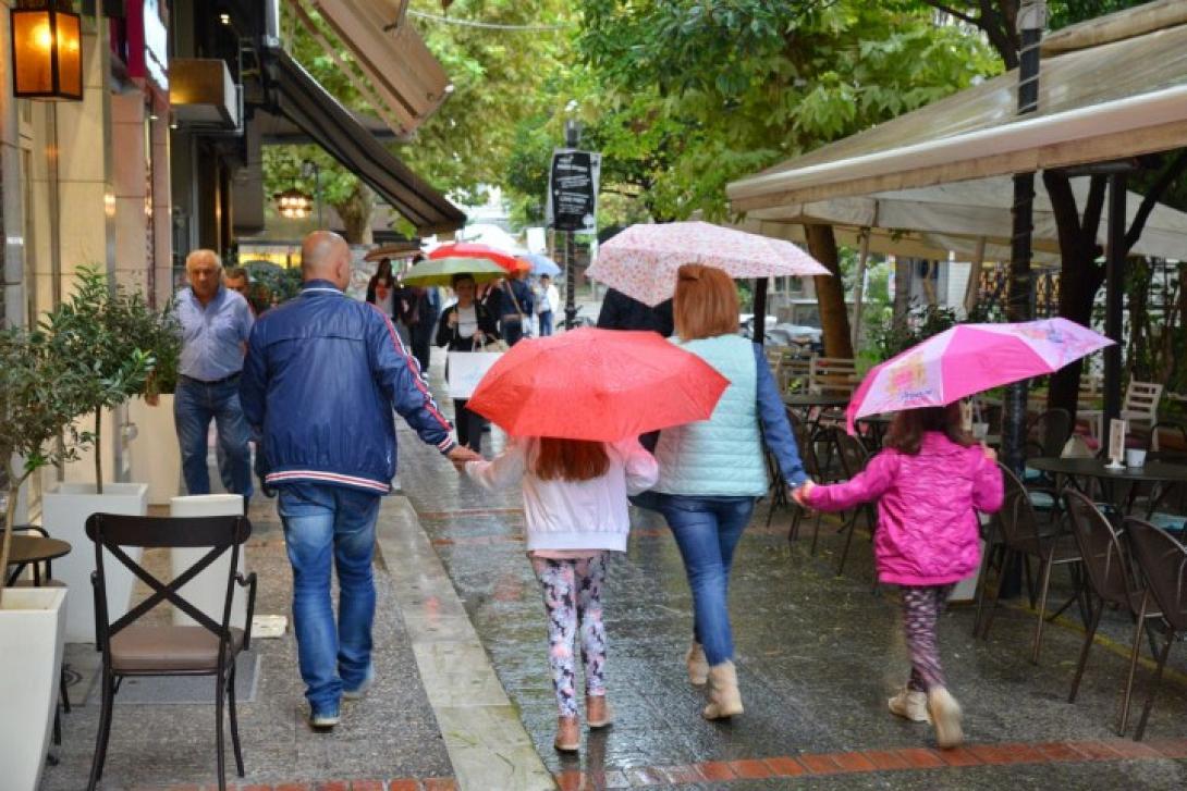Ο καιρός εξανέμισε τις ελπίδες των εμπόρων για αυξημένη αγοραστική  κίνηση 