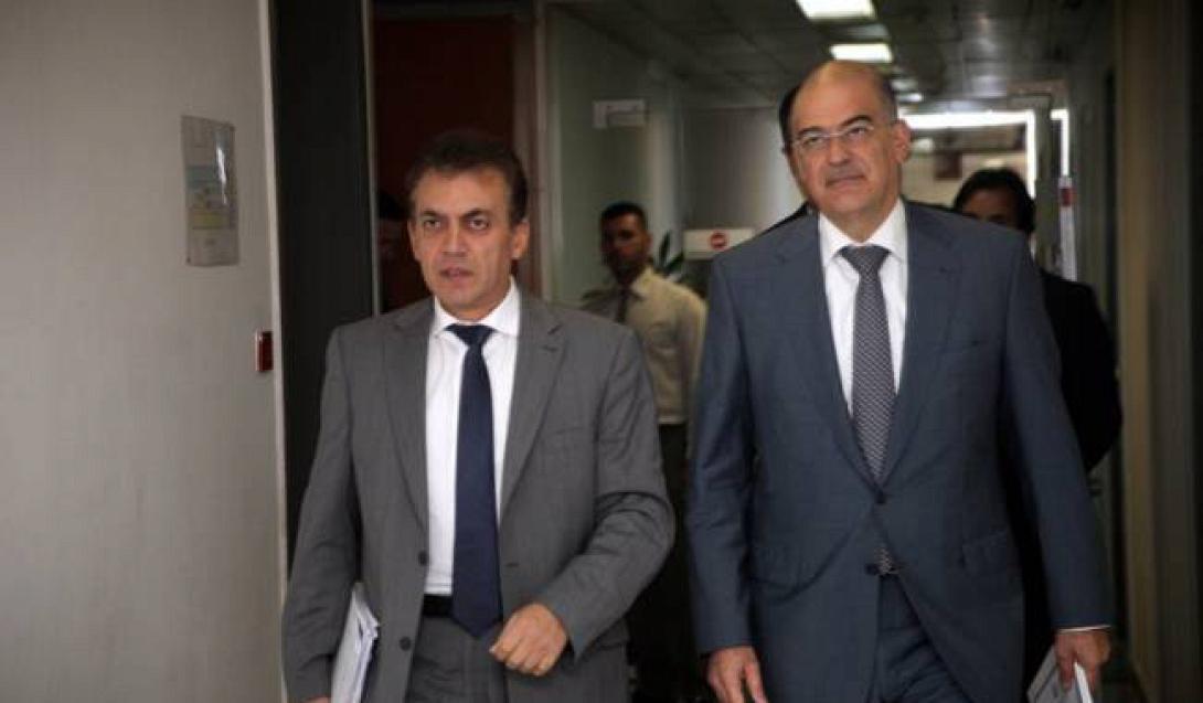 Σε εξέλιξη η σύσκεψη Τρόικας-Δένδια-Βρούτση για τα «κόκκινα δάνεια