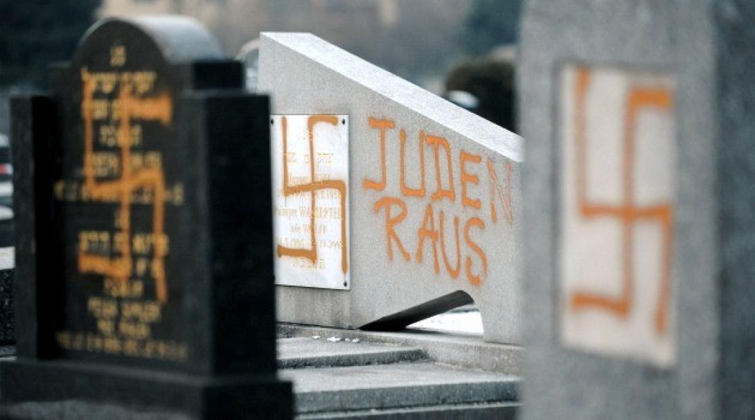 Γαλλία: Βεβήλωσαν εκατοντάδες εβραϊκους τάφους