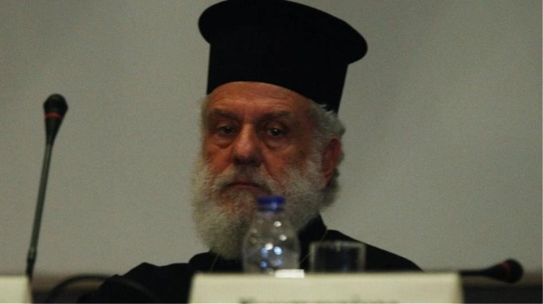 Ο μητροπολίτης Σύρου Δωρόθεος