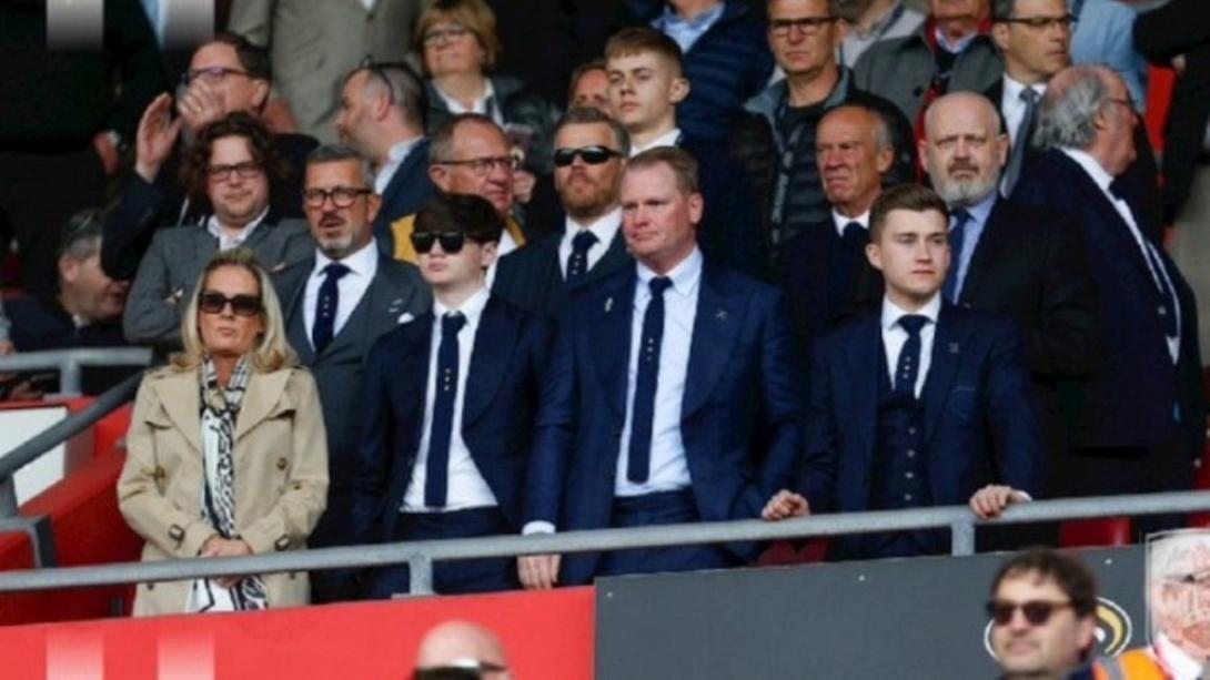 ο ιδιοκτήτης της Χάντερλσφιλντ, Φιλ Χόντγκινσον