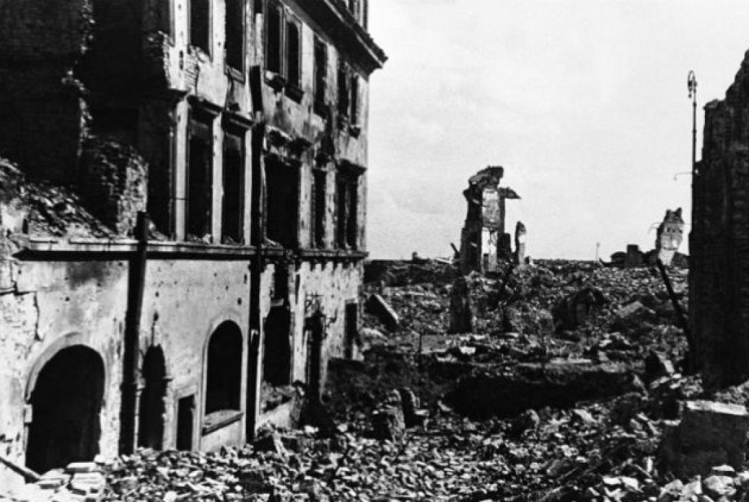 warsaw-destruction-ww2.jpg