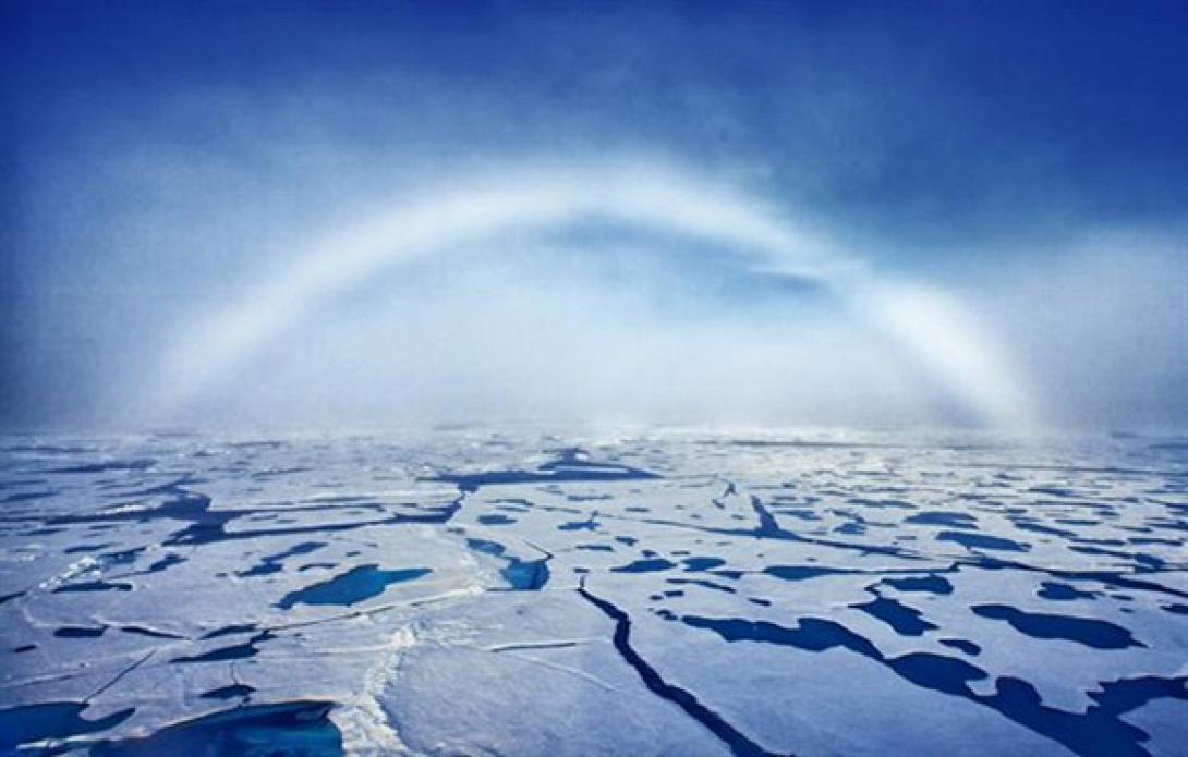 Λευκό ουράνιο τόξο στον αρκτικό ουρανό!