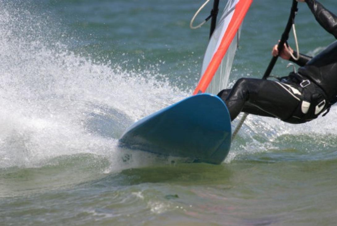 windsurf