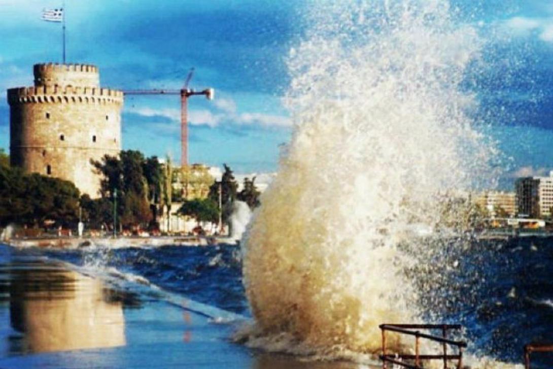 Θεσσαλονίκη: Προβλήματα από τους ισχυρούς ανέμους