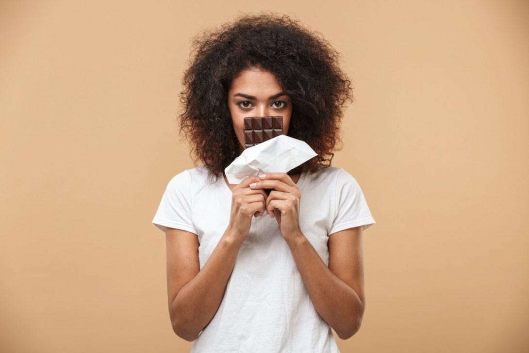 γυναίκα σοκολάτα
