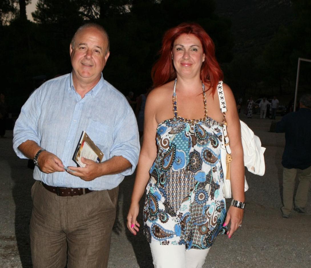 xaikalis_frouros_gamos_ginaika_pantrevetai.jpg