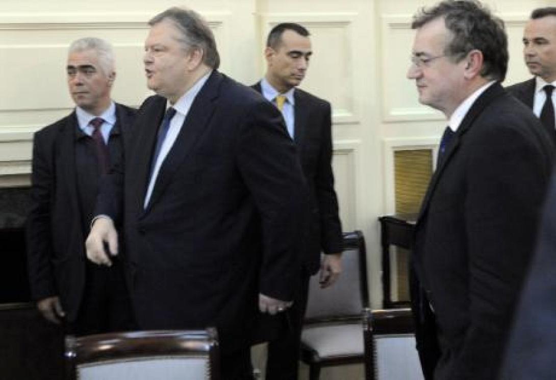 Δυο φορές τα Σκόπια " Μακεδονία" μέσα στην Ελληνική Βουλή