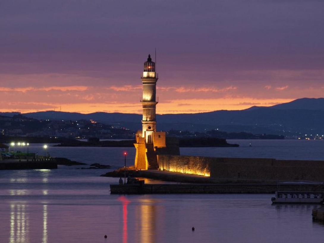 Αξιοποίηση του φάρου και του λιμενοβραχίονα στα Χανιά