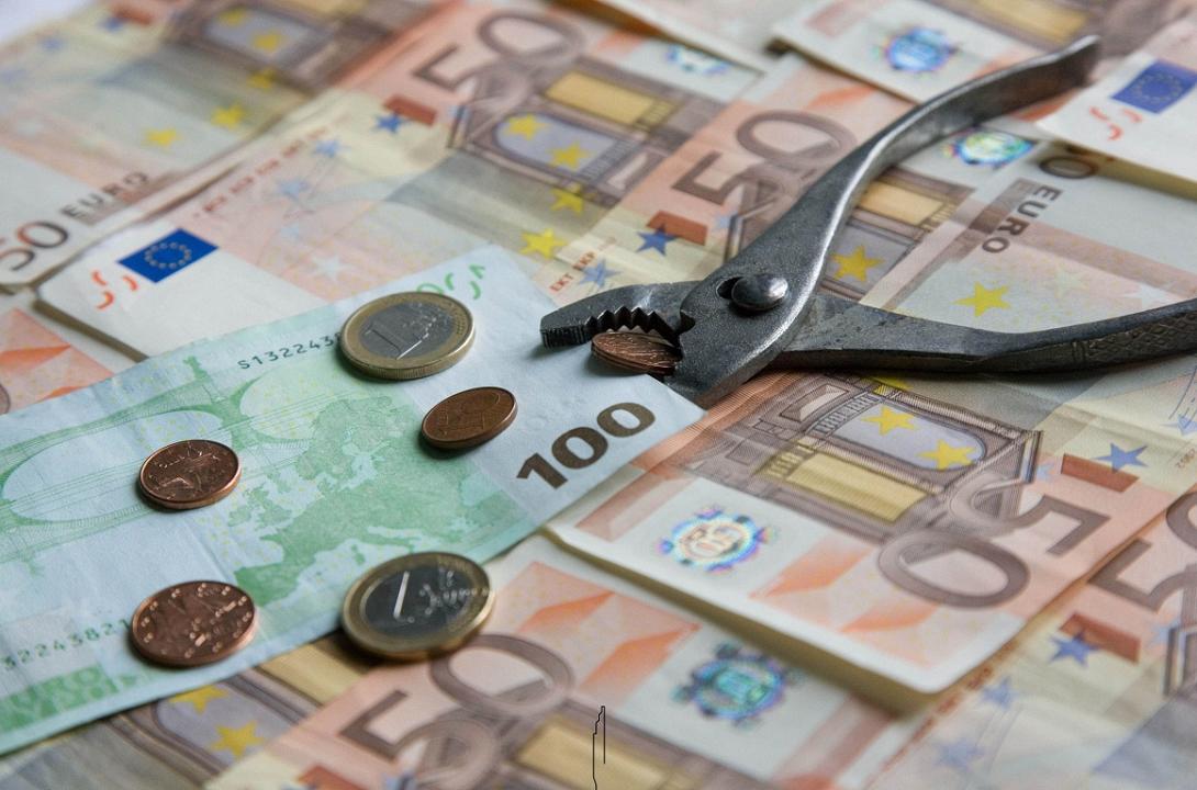 Ποιοι χάνουν 35 έως 100 ευρώ το μήνα στο Δημόσιο