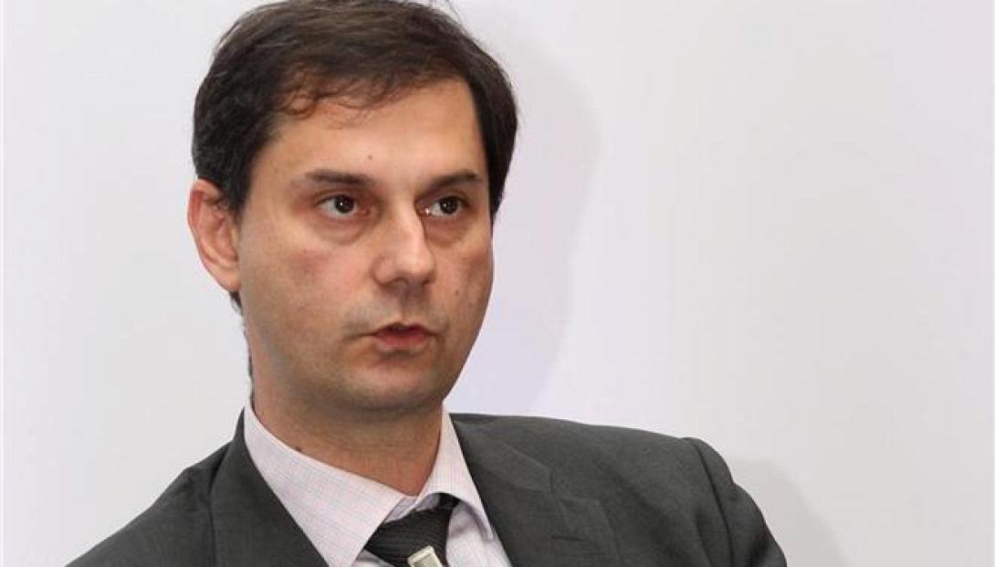 Χάρης Μαμουλάκης