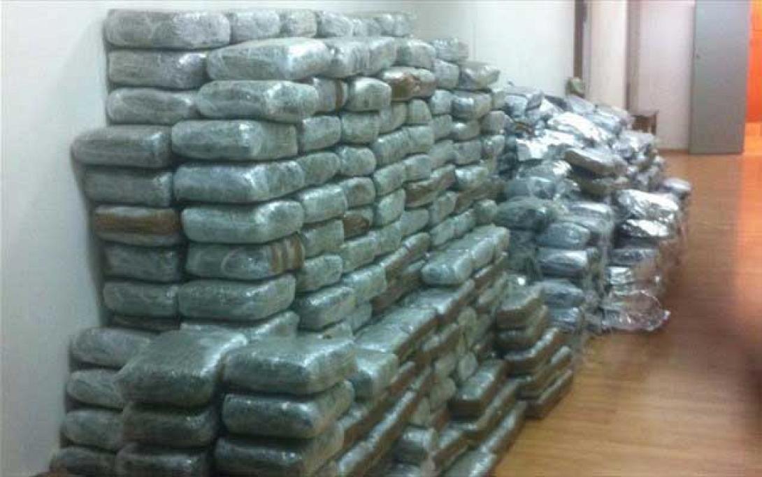 Αλβανοί θα "έσπρωχναν" στην Ιταλία πάνω από ένα τόνο χασίς