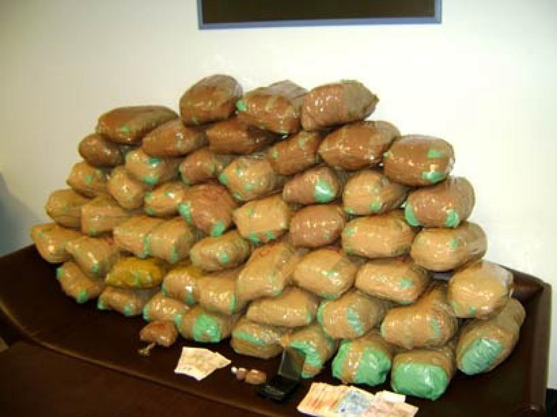 Ανήλικη κοπέλα, συνεργός στη μεταφορά 27 κιλών χασίς