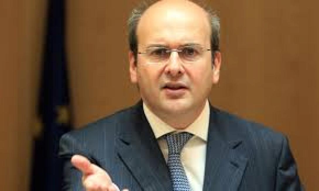 Το λιμάνι του Πειραιά μπορεί να καταστεί ένα από τα μεγαλύτερα της Ευρώπης, δήλωσε στο «Μπλούμπεργκ» ο Κ. Χατζηδάκης