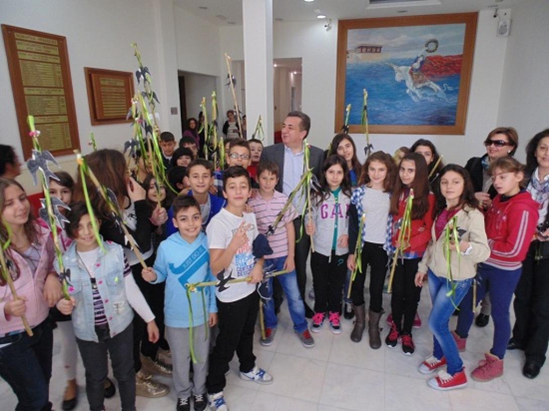 Τα "Κάλαντα της 'Ανοιξης" στον Περιφερειάρχη Κρήτης