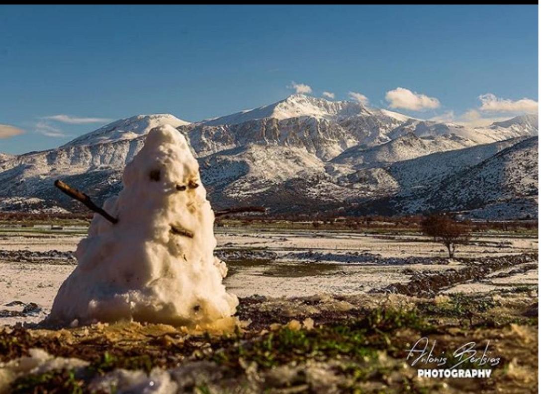 Η χιονισμένη Εθνική Οδός Αθηνών – Λαμίας από… ψηλά!.png