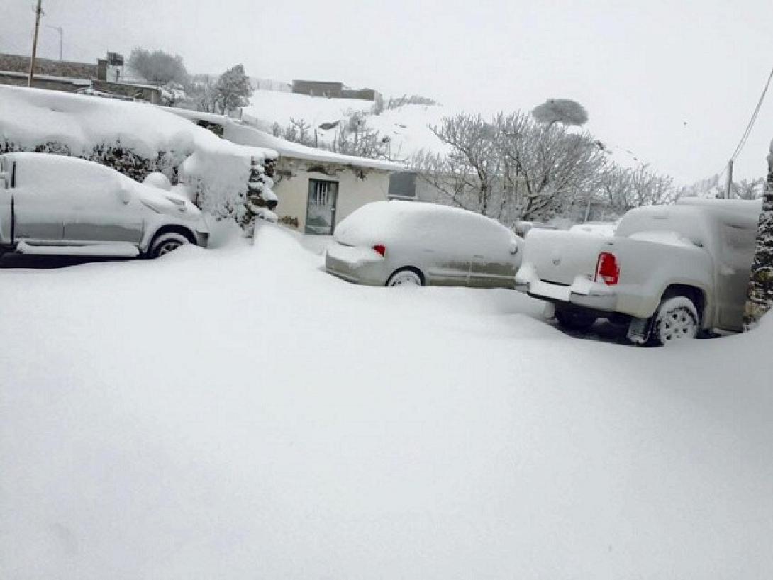 Προσπάθειες να ανοίξουν οι δρόμοι στα Αστερούσια (φωτορεπορτάζ)
