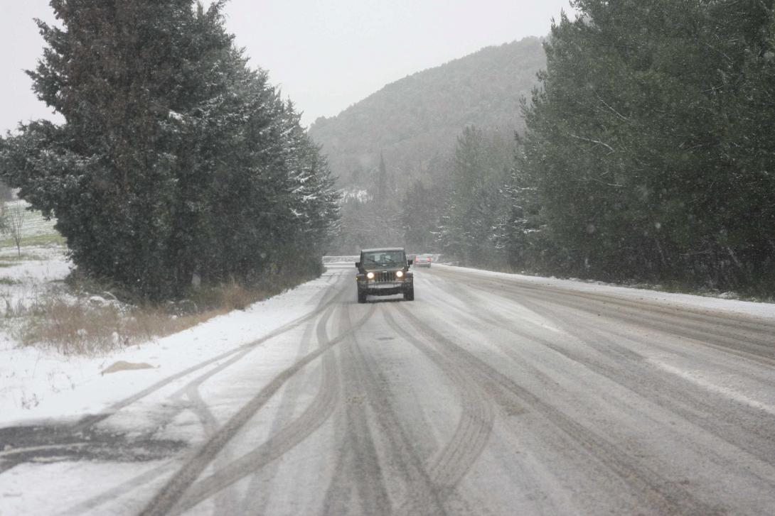 χιονια δρομος
