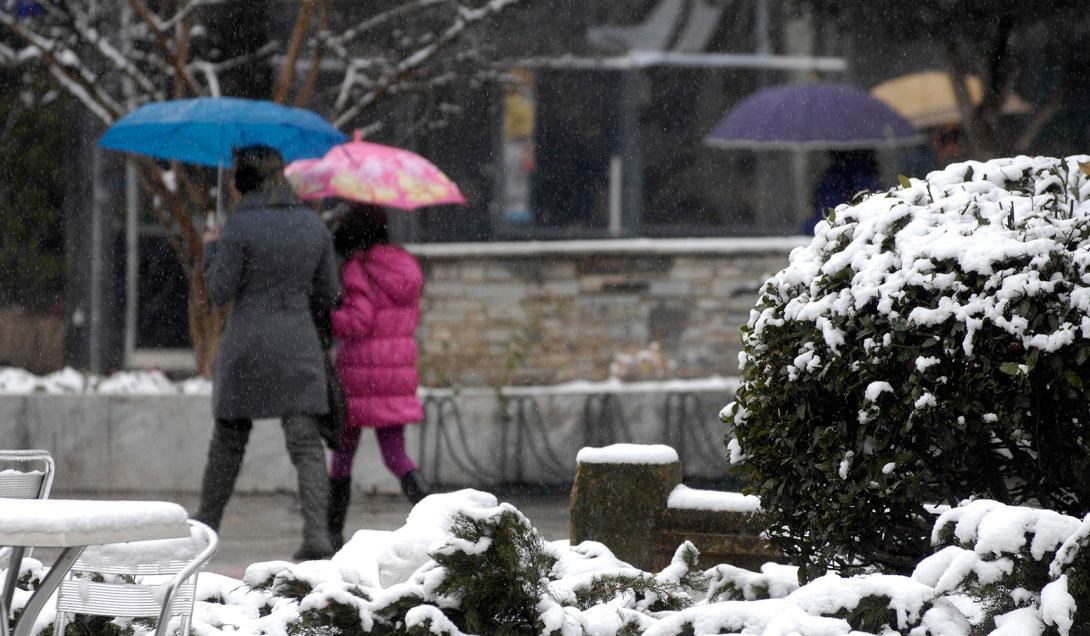 'Εκτακτο δελτίο επιδείνωσης καιρού: Xιόνια, ισχυρές καταιγίδες και θυελλώδεις άνεμοι