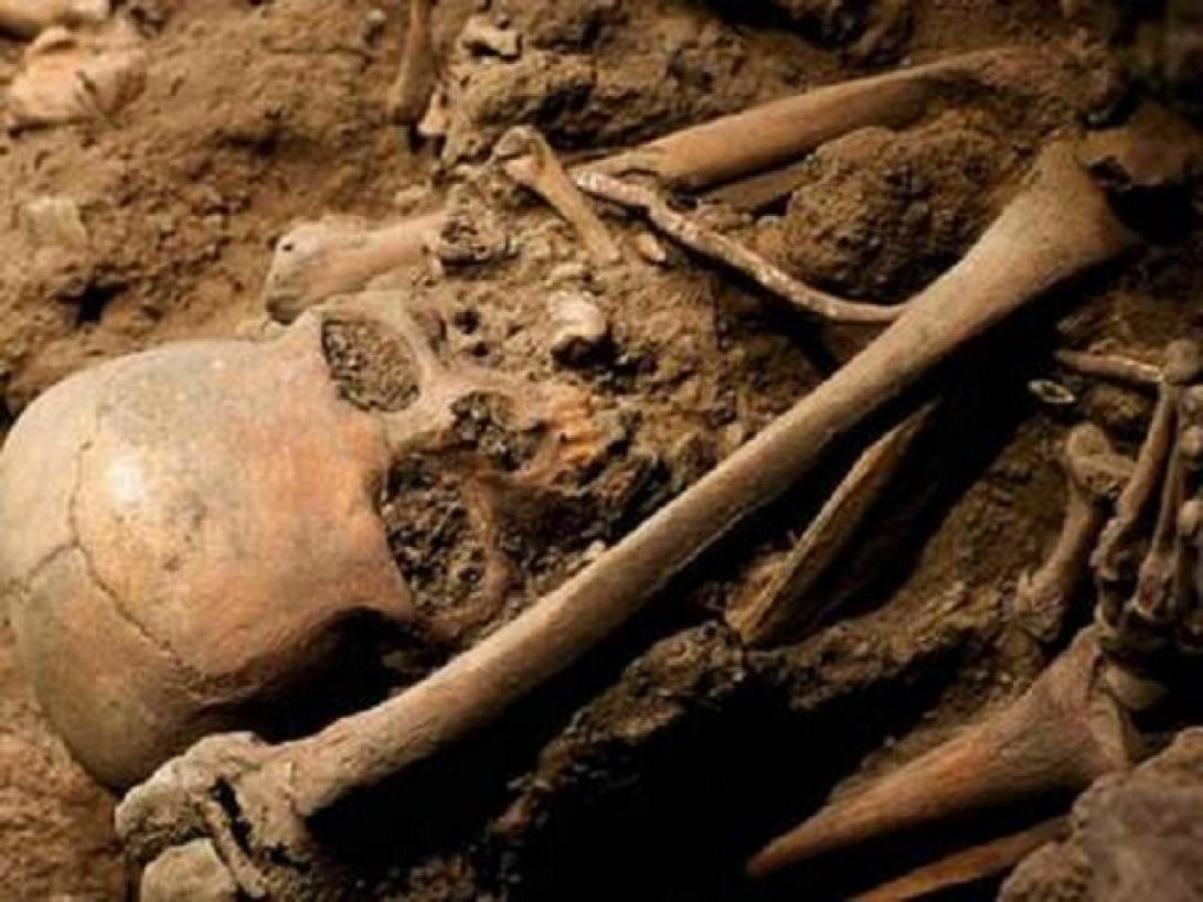 ανθρώπινα οστά μέσα σε πιθάρι