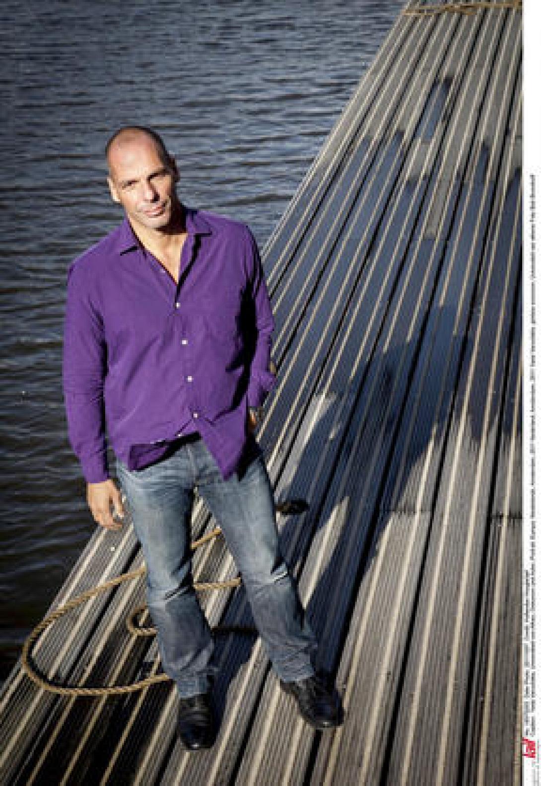 Τι έγραψε στο blog του ο Γιάννης Βαρουφάκης για τον άστεγο μεταφραστή