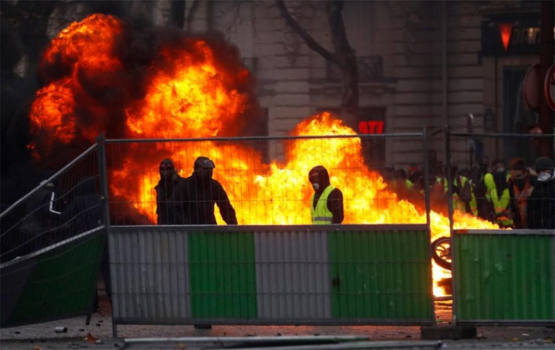 παρισι κιτρινα γιλεκα.jpg