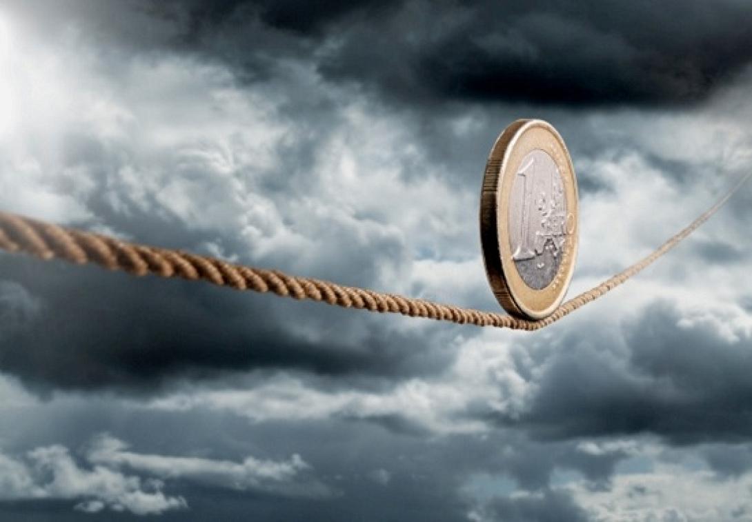 'Υφεση 3,9% στην ελληνική οικονομία το 2013