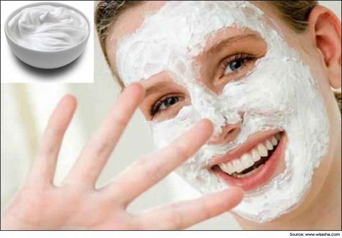 Μάσκα λεύκανσης και ενυδάτωσης με γιαούρτι, βιταμίνη Ε και κουρκουμίνη