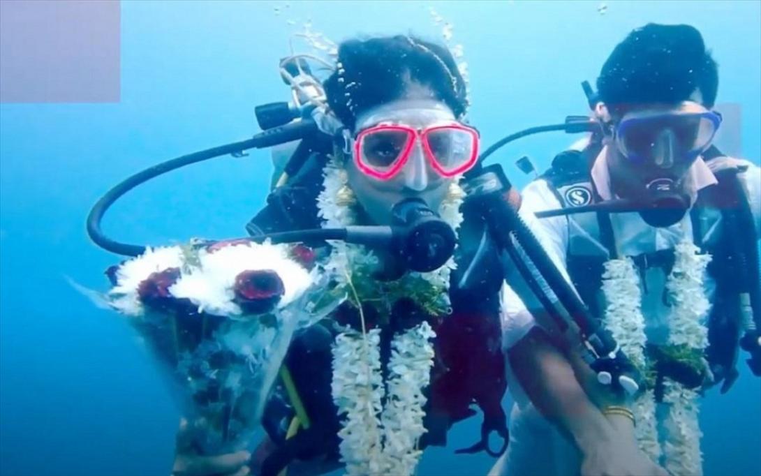 ινδια- υποβρυχιος γαμος