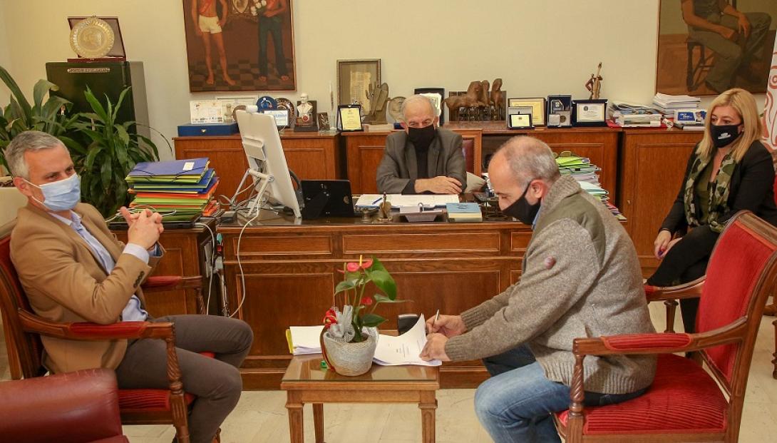 υπογραφη σύμβασης