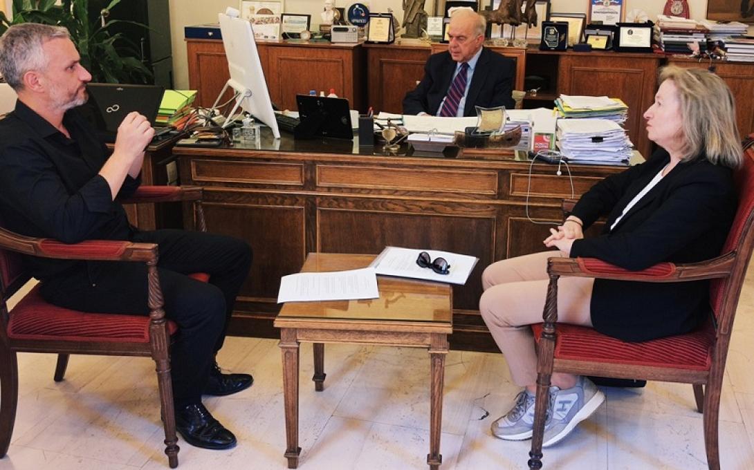 υπογραφη συμβασης