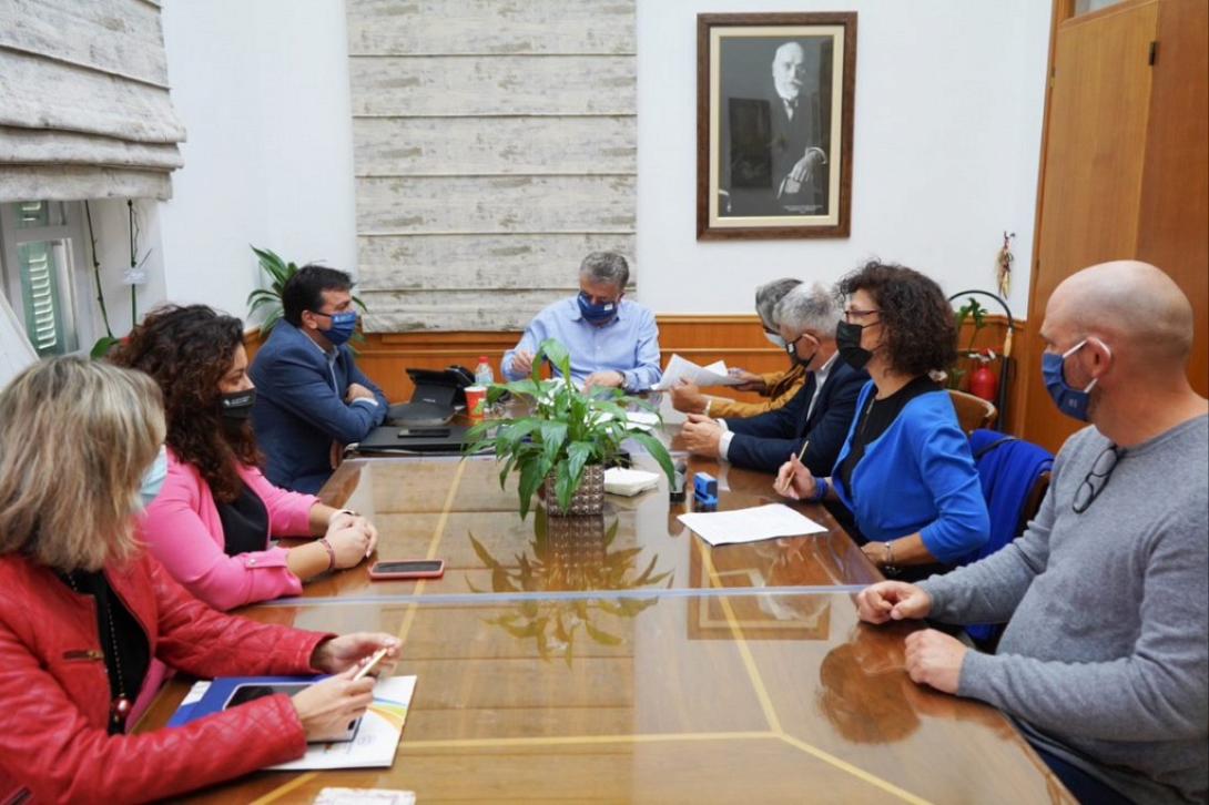 από την υπογραφή της σύμβασης