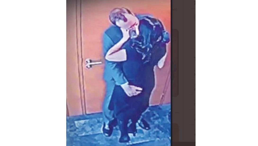 Ο Ματ Χανκοκ και η βοηθός του