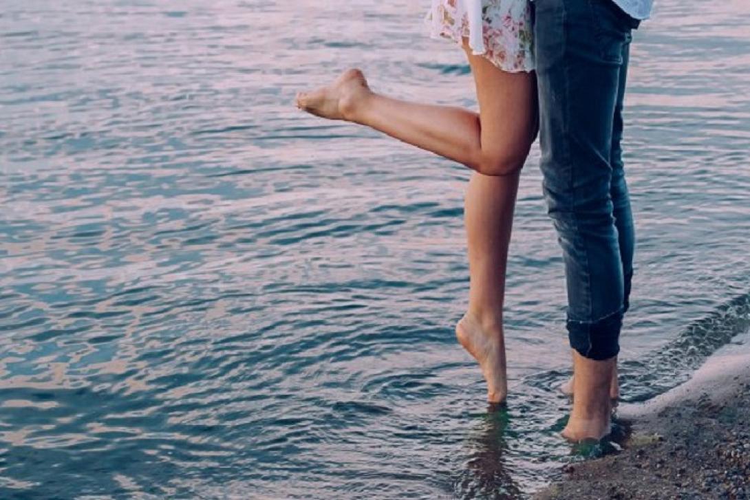 ζευγάρι έρωτας θάλασσα