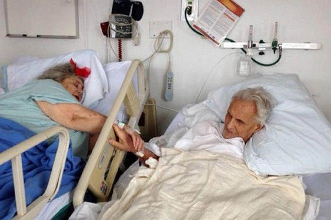 Έζησαν χέρι  - χέρι κι έφυγαν μαζί