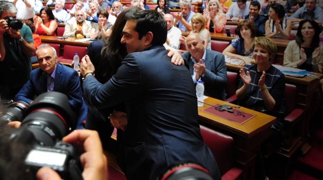 αγκαλιες φιλια