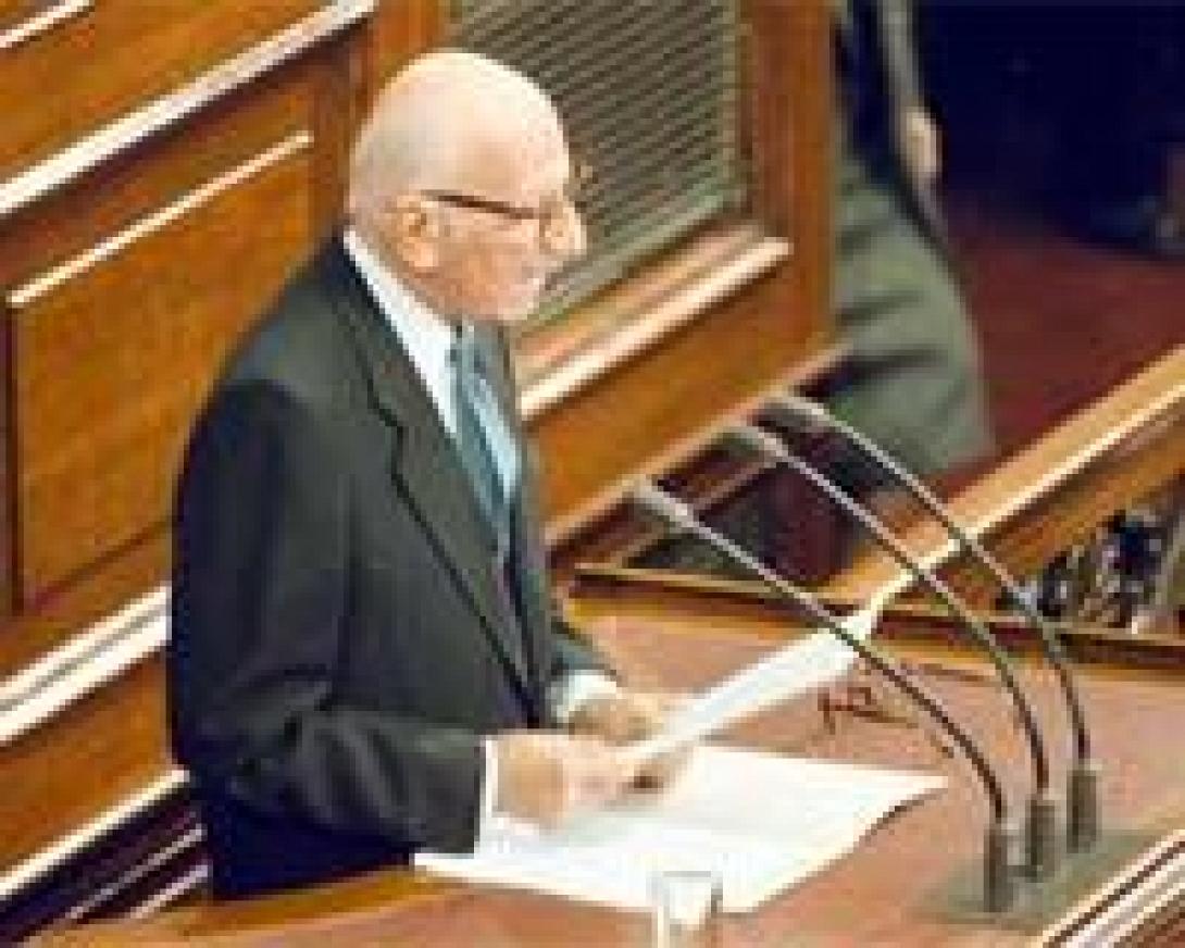 Ξενοφών Ζολώτας: Ο περίφημος ελληνικός λόγος στα .. αγγλικά