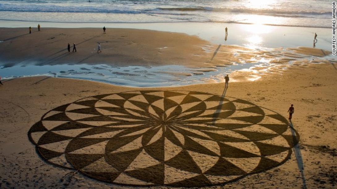 Εντυπωσιακά έργα τέχνης στην παραλία