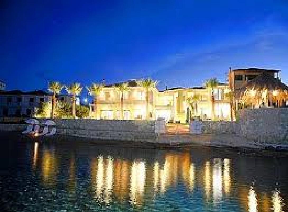 14 παλάτια χλιδής στα ελληνικά νησιά